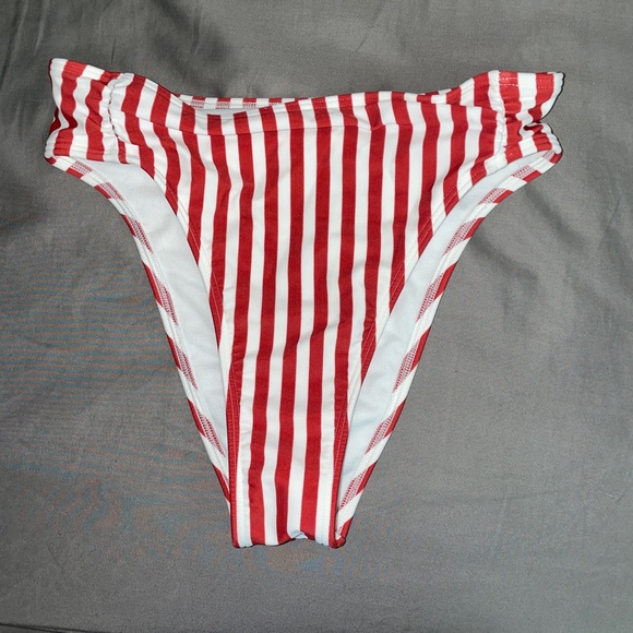 Bikini - Picture 4 of 6